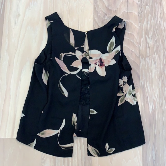 Dynamite V-neck tank with lace back - Size small - Picture 5 of 8